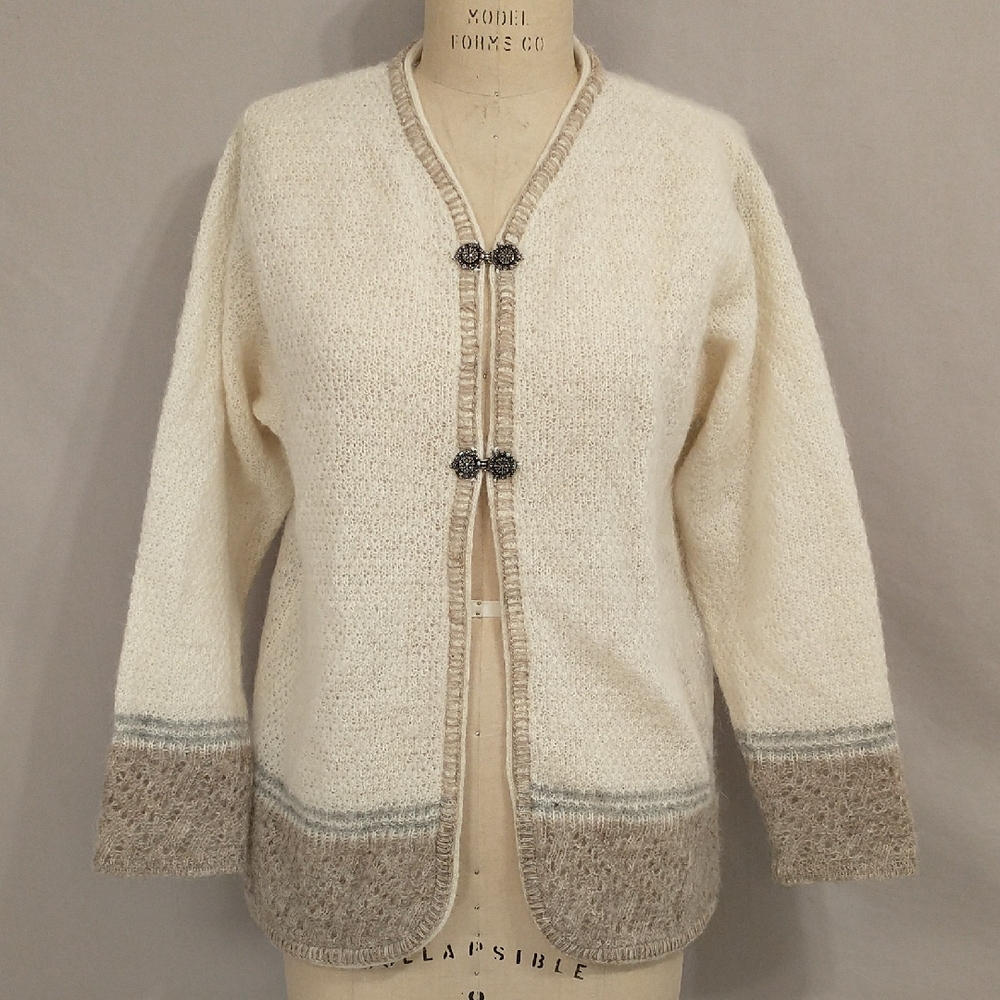 Lightweight Vic Icelandic Wool Cardigan by Vikurprjon Airy Long Sweater Neutral